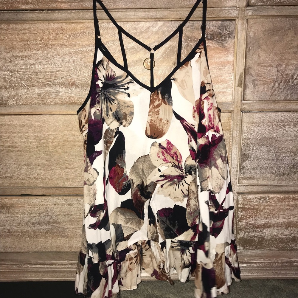 Boutique Floral Tank - Picture 1 of 3